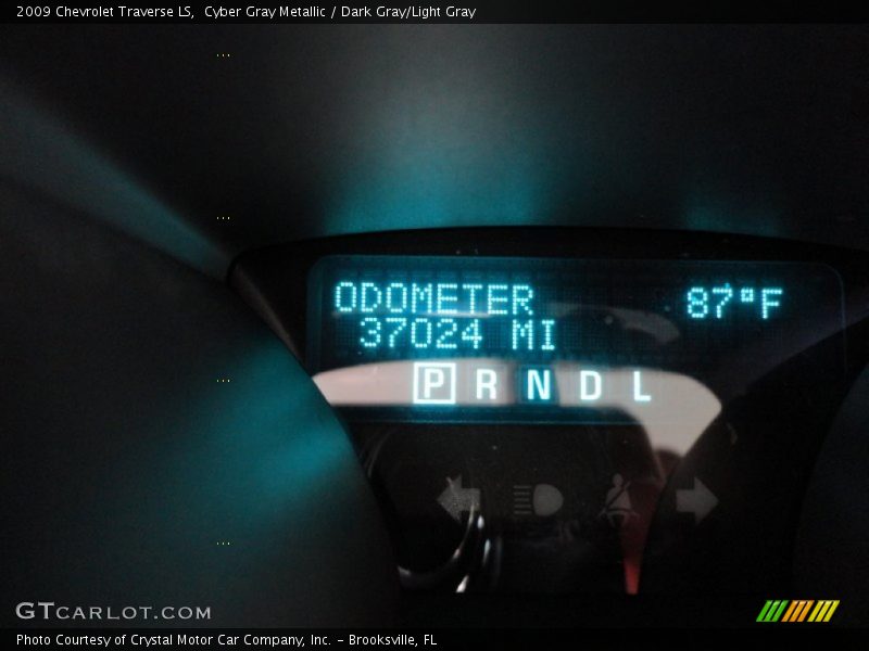 Cyber Gray Metallic / Dark Gray/Light Gray 2009 Chevrolet Traverse LS