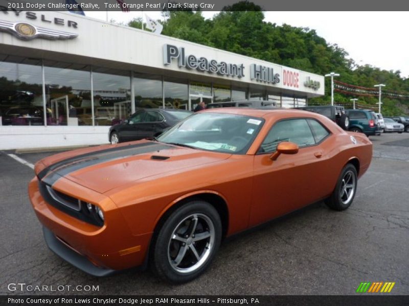 Toxic Orange Pearl / Dark Slate Gray 2011 Dodge Challenger Rallye