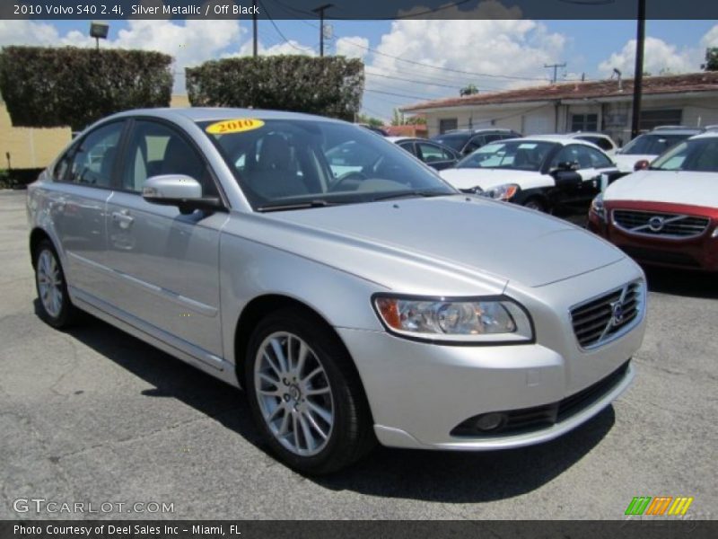 Silver Metallic / Off Black 2010 Volvo S40 2.4i