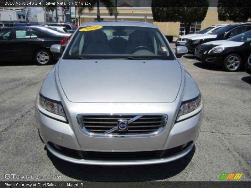 Silver Metallic / Off Black 2010 Volvo S40 2.4i