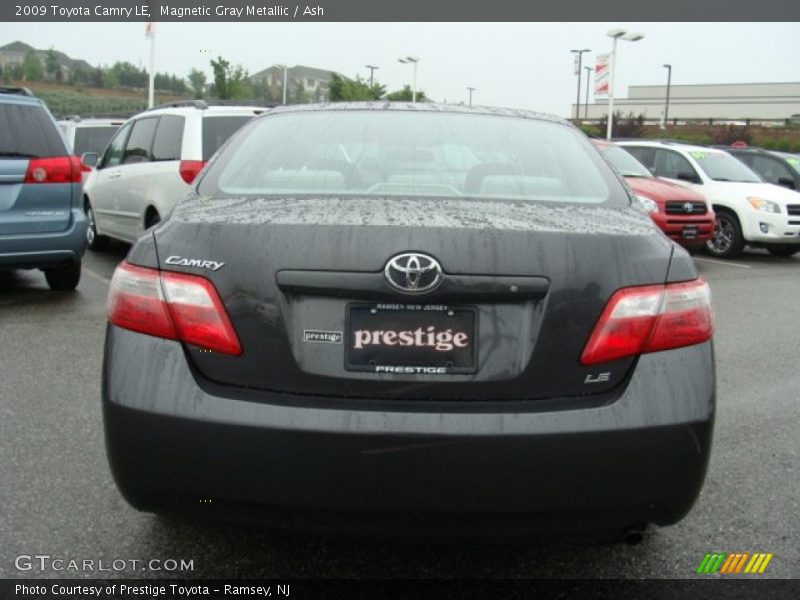 Magnetic Gray Metallic / Ash 2009 Toyota Camry LE