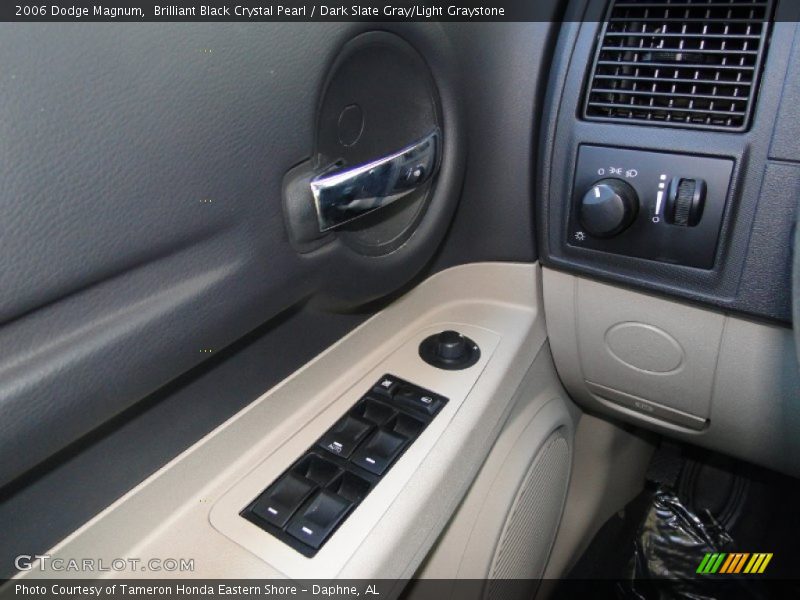 Brilliant Black Crystal Pearl / Dark Slate Gray/Light Graystone 2006 Dodge Magnum