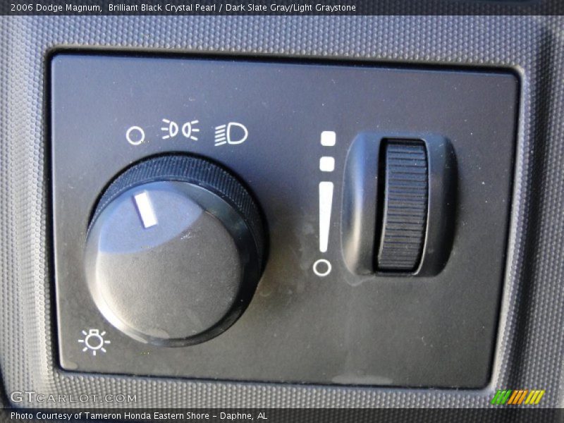 Brilliant Black Crystal Pearl / Dark Slate Gray/Light Graystone 2006 Dodge Magnum