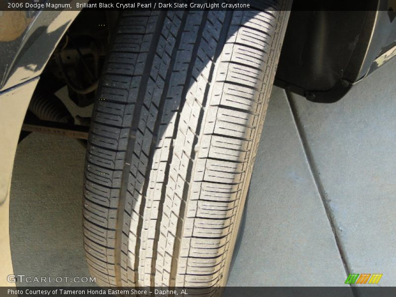 Brilliant Black Crystal Pearl / Dark Slate Gray/Light Graystone 2006 Dodge Magnum