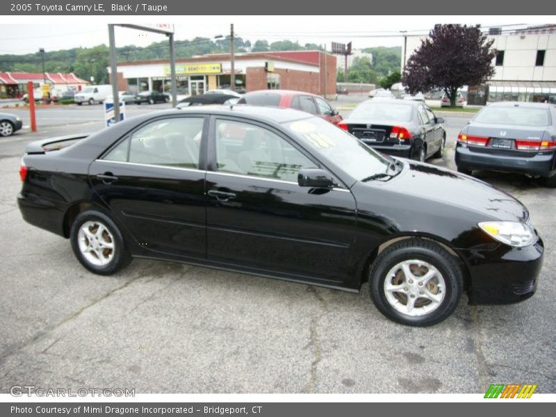 Black / Taupe 2005 Toyota Camry LE