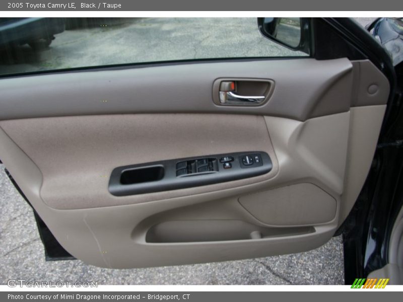 Black / Taupe 2005 Toyota Camry LE