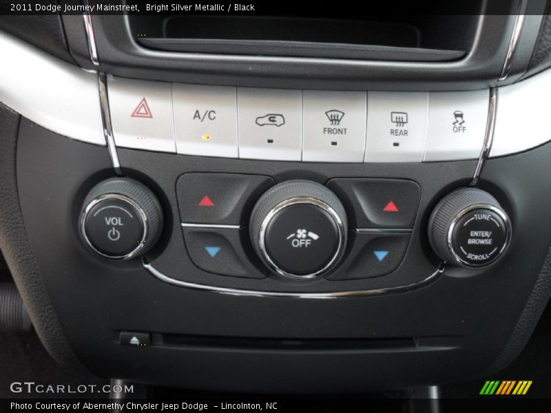 Bright Silver Metallic / Black 2011 Dodge Journey Mainstreet