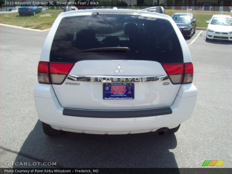 Dover White Pearl / Black 2010 Mitsubishi Endeavor SE