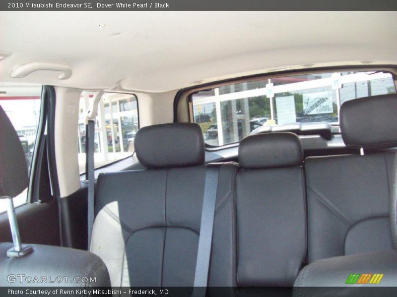 Dover White Pearl / Black 2010 Mitsubishi Endeavor SE