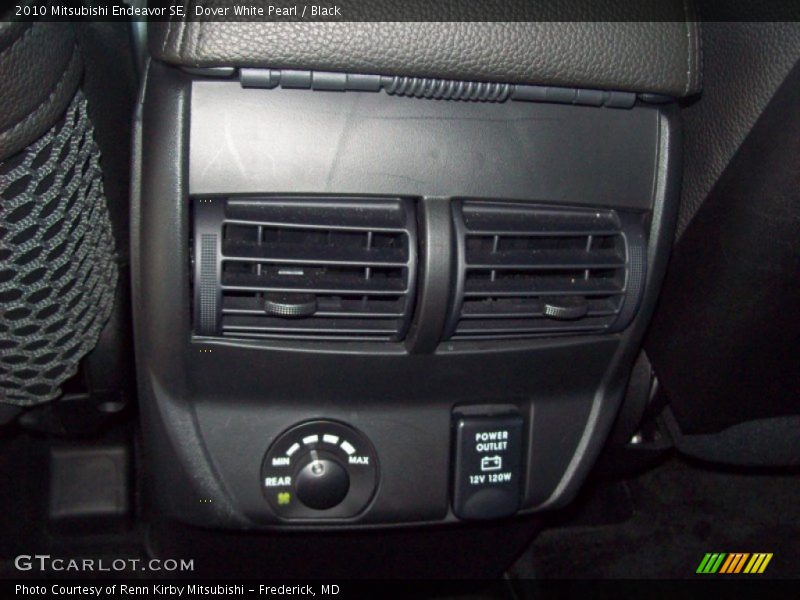Dover White Pearl / Black 2010 Mitsubishi Endeavor SE