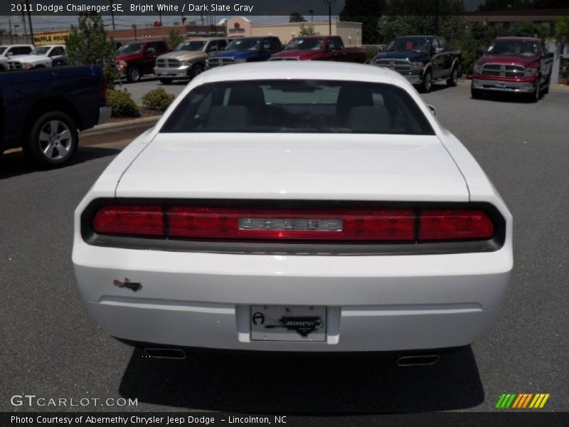Bright White / Dark Slate Gray 2011 Dodge Challenger SE