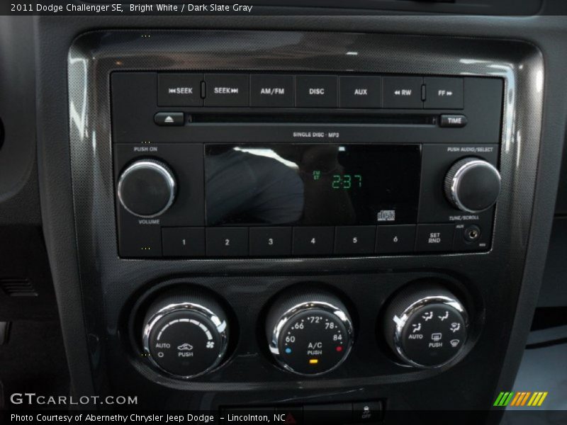 Bright White / Dark Slate Gray 2011 Dodge Challenger SE