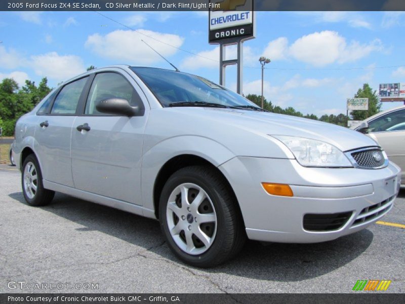 CD Silver Metallic / Dark Flint/Light Flint 2005 Ford Focus ZX4 SE Sedan