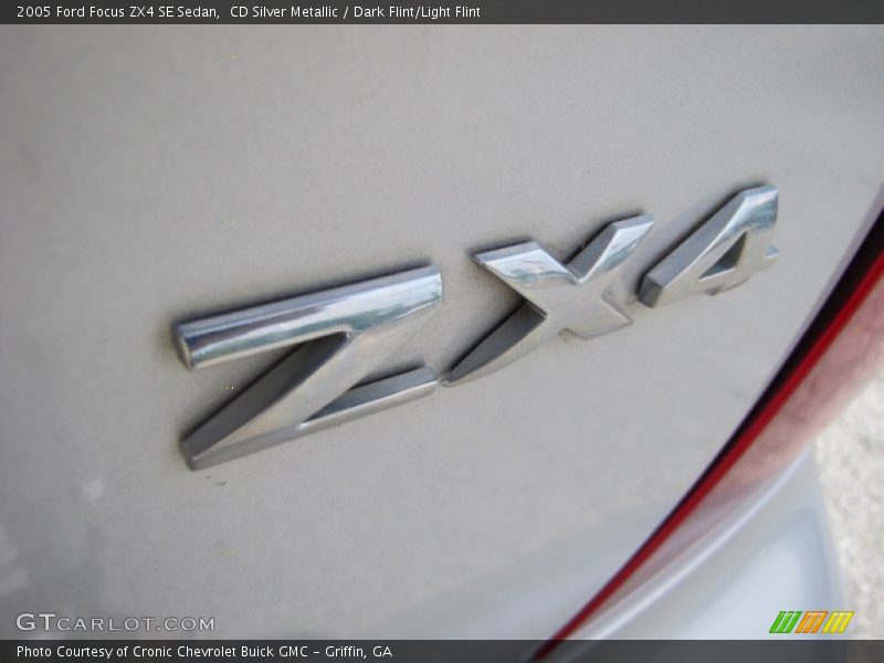 CD Silver Metallic / Dark Flint/Light Flint 2005 Ford Focus ZX4 SE Sedan