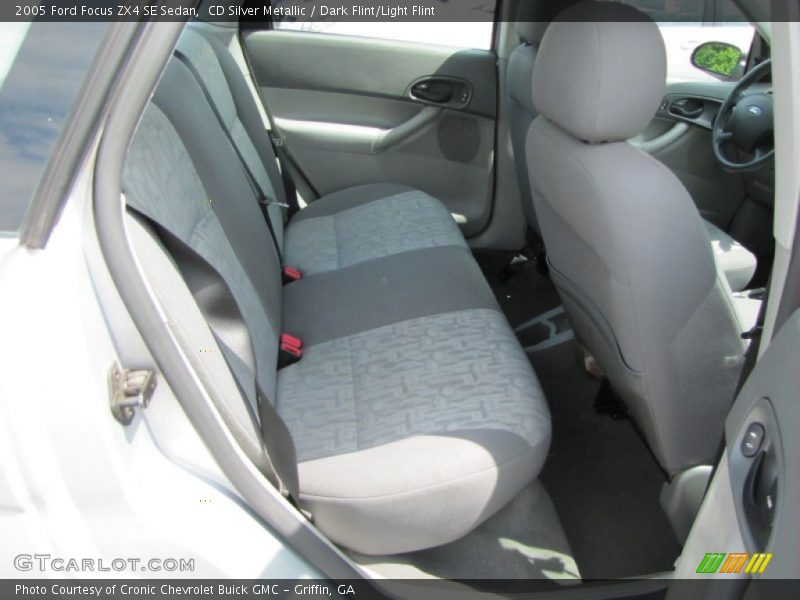 CD Silver Metallic / Dark Flint/Light Flint 2005 Ford Focus ZX4 SE Sedan