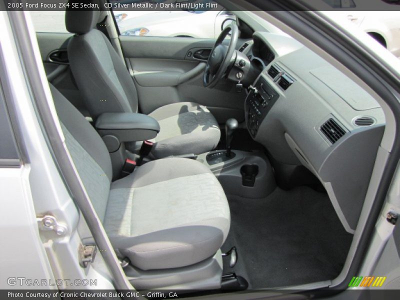 CD Silver Metallic / Dark Flint/Light Flint 2005 Ford Focus ZX4 SE Sedan