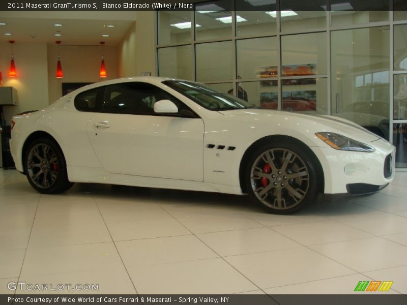 Bianco Eldorado (White) / Nero 2011 Maserati GranTurismo S