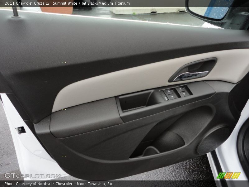 Summit White / Jet Black/Medium Titanium 2011 Chevrolet Cruze LS
