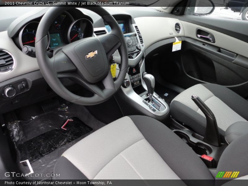 Summit White / Jet Black/Medium Titanium 2011 Chevrolet Cruze LS