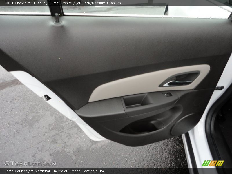 Summit White / Jet Black/Medium Titanium 2011 Chevrolet Cruze LS