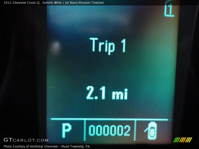 Summit White / Jet Black/Medium Titanium 2011 Chevrolet Cruze LS