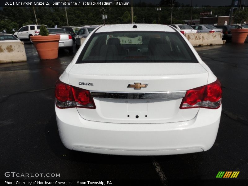 Summit White / Jet Black/Medium Titanium 2011 Chevrolet Cruze LS