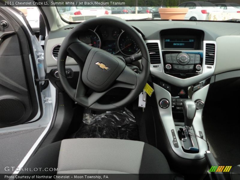 Summit White / Jet Black/Medium Titanium 2011 Chevrolet Cruze LS