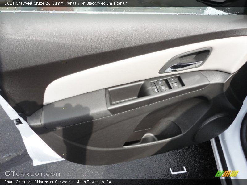 Summit White / Jet Black/Medium Titanium 2011 Chevrolet Cruze LS