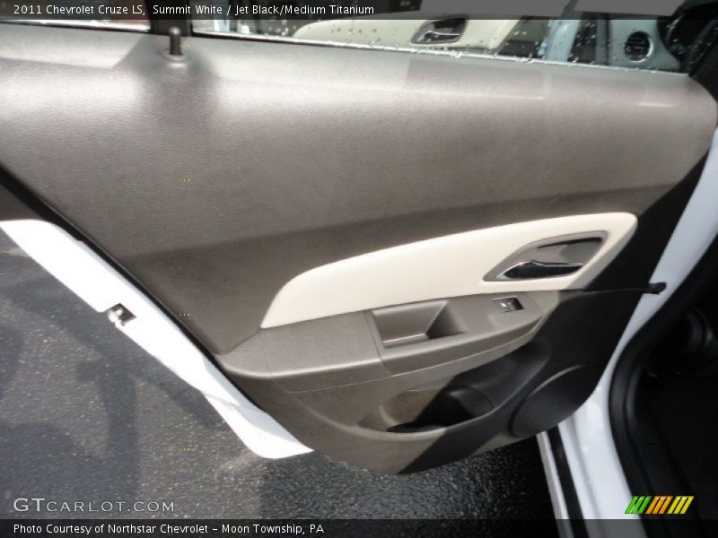 Summit White / Jet Black/Medium Titanium 2011 Chevrolet Cruze LS