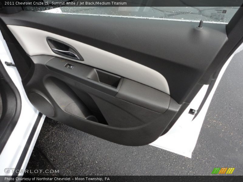 Summit White / Jet Black/Medium Titanium 2011 Chevrolet Cruze LS