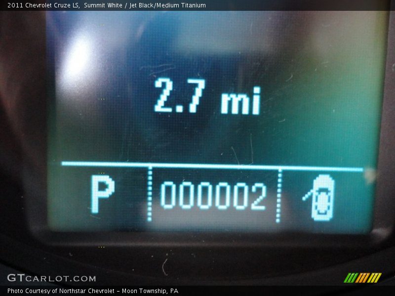 Summit White / Jet Black/Medium Titanium 2011 Chevrolet Cruze LS