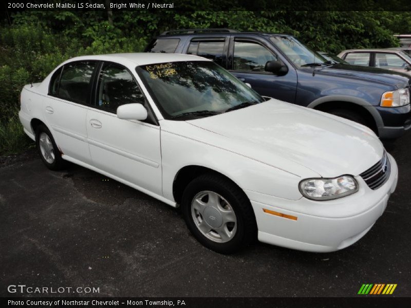 Bright White / Neutral 2000 Chevrolet Malibu LS Sedan
