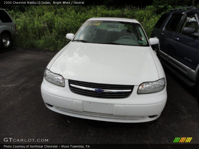 Bright White / Neutral 2000 Chevrolet Malibu LS Sedan