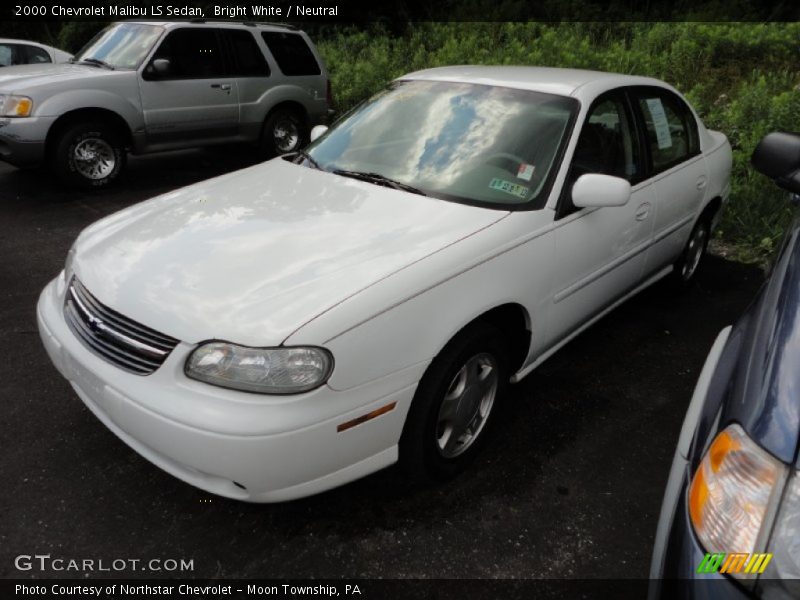 Bright White / Neutral 2000 Chevrolet Malibu LS Sedan