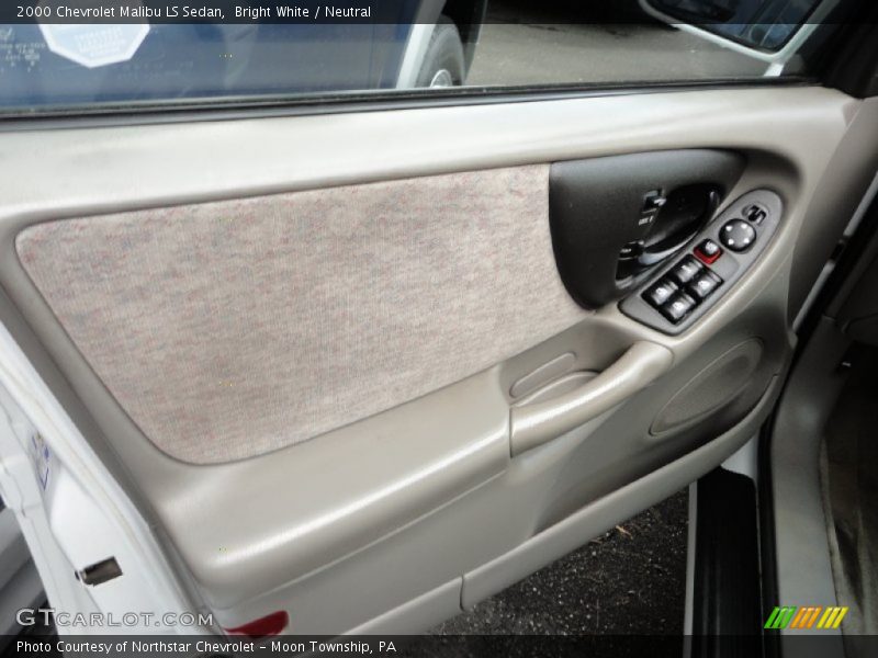 Bright White / Neutral 2000 Chevrolet Malibu LS Sedan