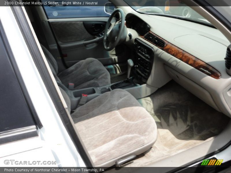 Bright White / Neutral 2000 Chevrolet Malibu LS Sedan