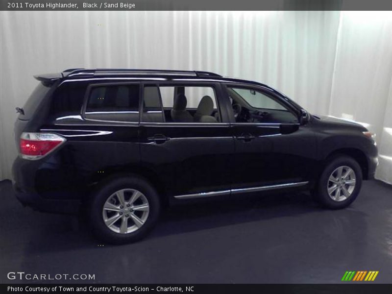 Black / Sand Beige 2011 Toyota Highlander
