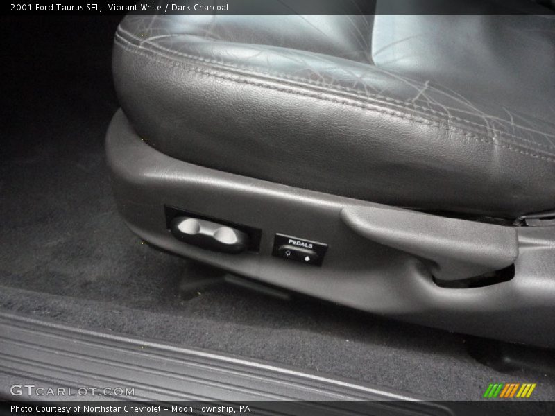 Vibrant White / Dark Charcoal 2001 Ford Taurus SEL