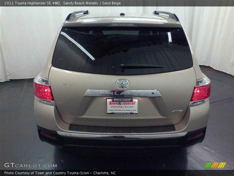 Sandy Beach Metallic / Sand Beige 2011 Toyota Highlander SE 4WD