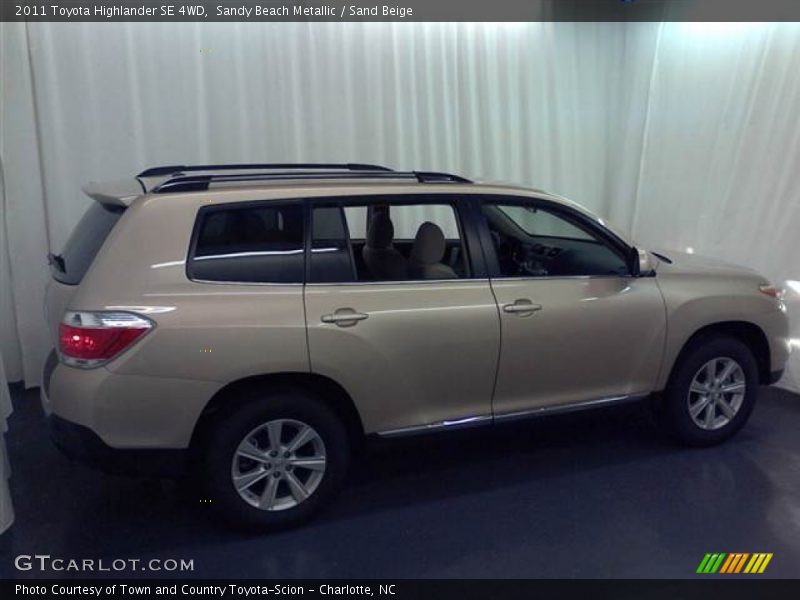 Sandy Beach Metallic / Sand Beige 2011 Toyota Highlander SE 4WD