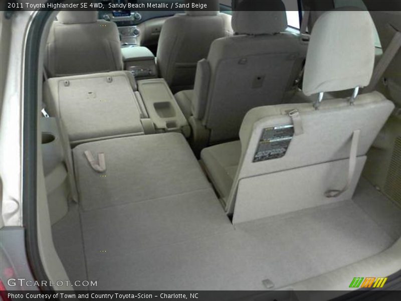 Sandy Beach Metallic / Sand Beige 2011 Toyota Highlander SE 4WD