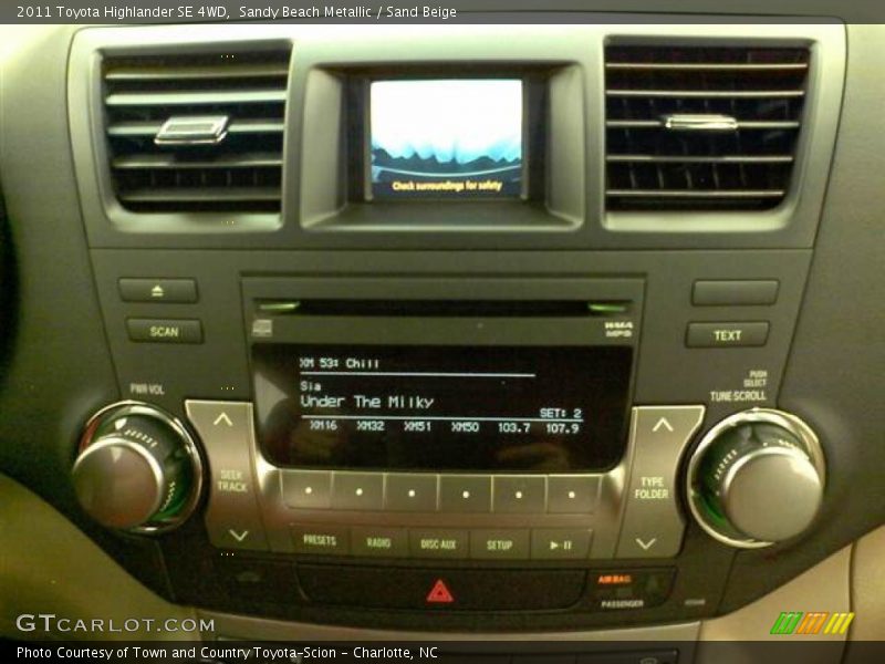Sandy Beach Metallic / Sand Beige 2011 Toyota Highlander SE 4WD