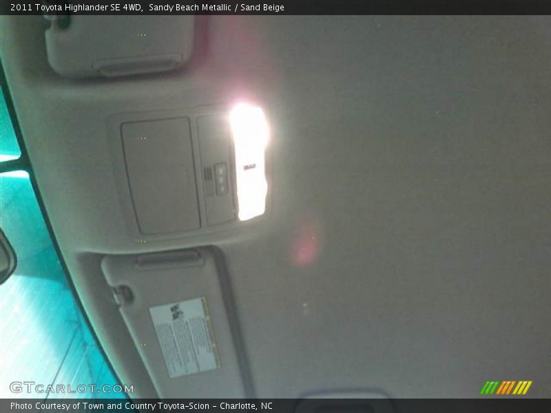 Sandy Beach Metallic / Sand Beige 2011 Toyota Highlander SE 4WD