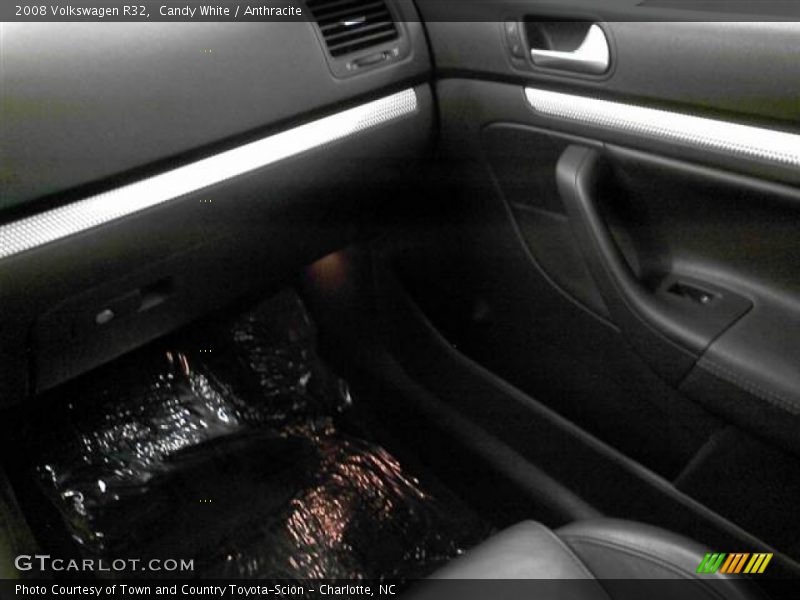 Candy White / Anthracite 2008 Volkswagen R32