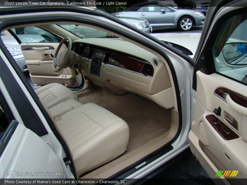 Cashmere Tri-Coat / Light Camel 2007 Lincoln Town Car Signature