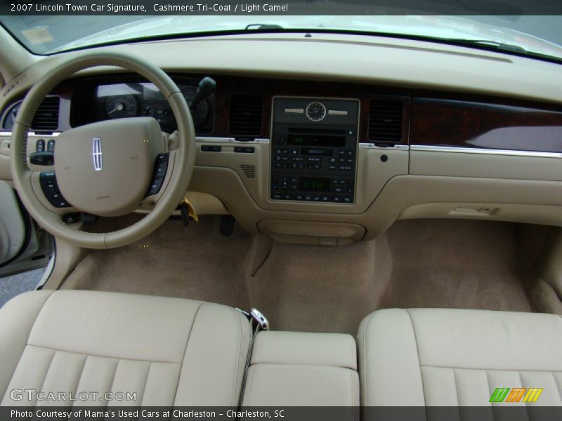 Cashmere Tri-Coat / Light Camel 2007 Lincoln Town Car Signature