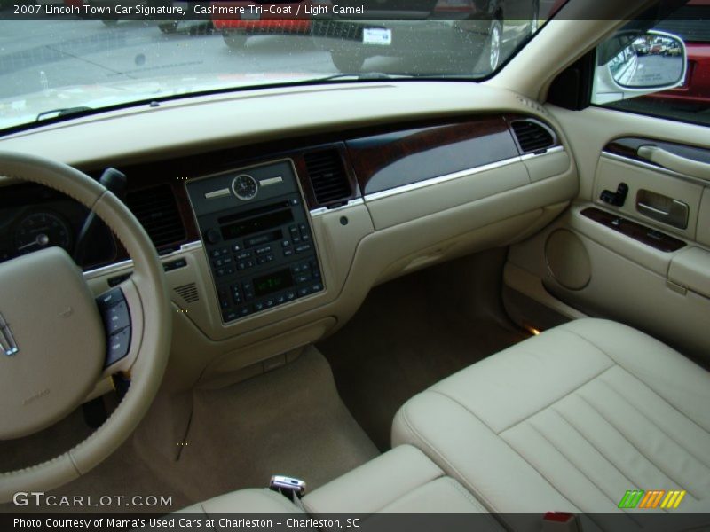 Cashmere Tri-Coat / Light Camel 2007 Lincoln Town Car Signature