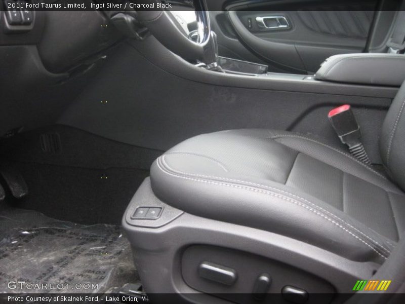 Ingot Silver / Charcoal Black 2011 Ford Taurus Limited