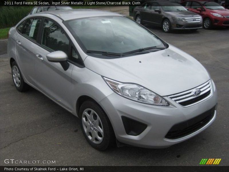 Ingot Silver Metallic / Light Stone/Charcoal Black Cloth 2011 Ford Fiesta SE Sedan