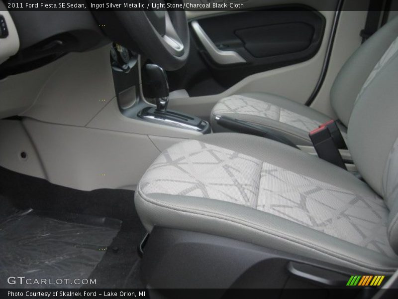 Ingot Silver Metallic / Light Stone/Charcoal Black Cloth 2011 Ford Fiesta SE Sedan